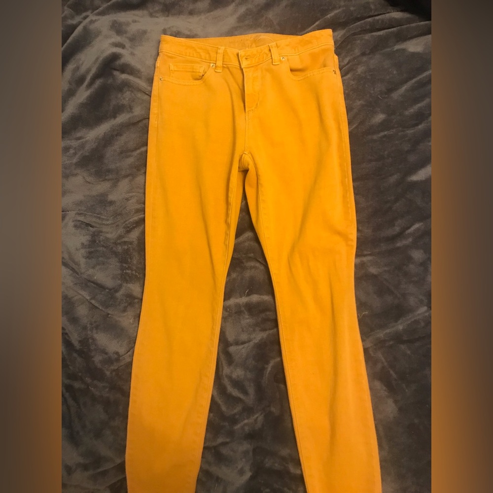Michael Kors Izzy Skinny Size 6 Gold Jeans Great Condition. No holes or Stains